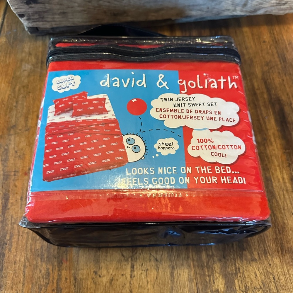 David and Goliath Twin Jersey Sheet Set Red Drama Queen New!